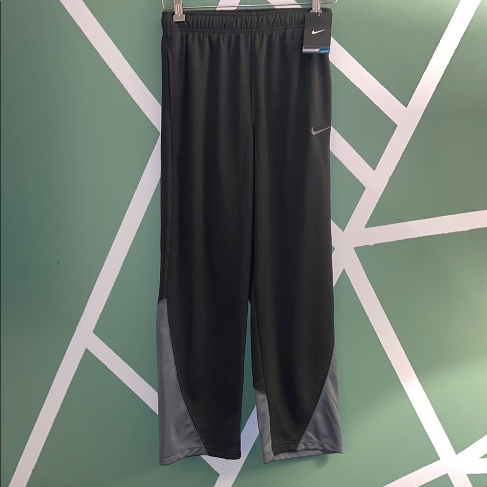 NWT Nike Black and Gray‎ Sweatpants for Ultimate Comfort